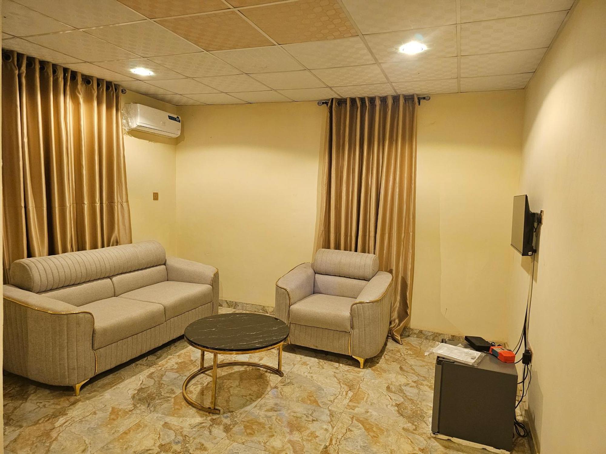 Bmh Hotel & Suites Ибадан Экстерьер фото