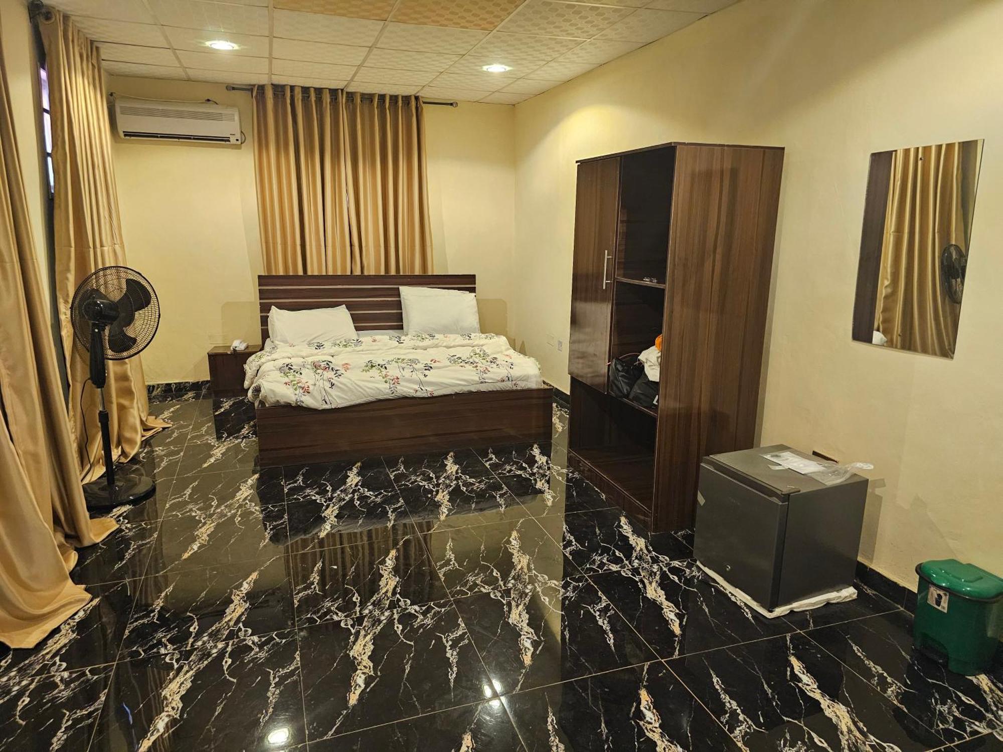 Bmh Hotel & Suites Ибадан Экстерьер фото