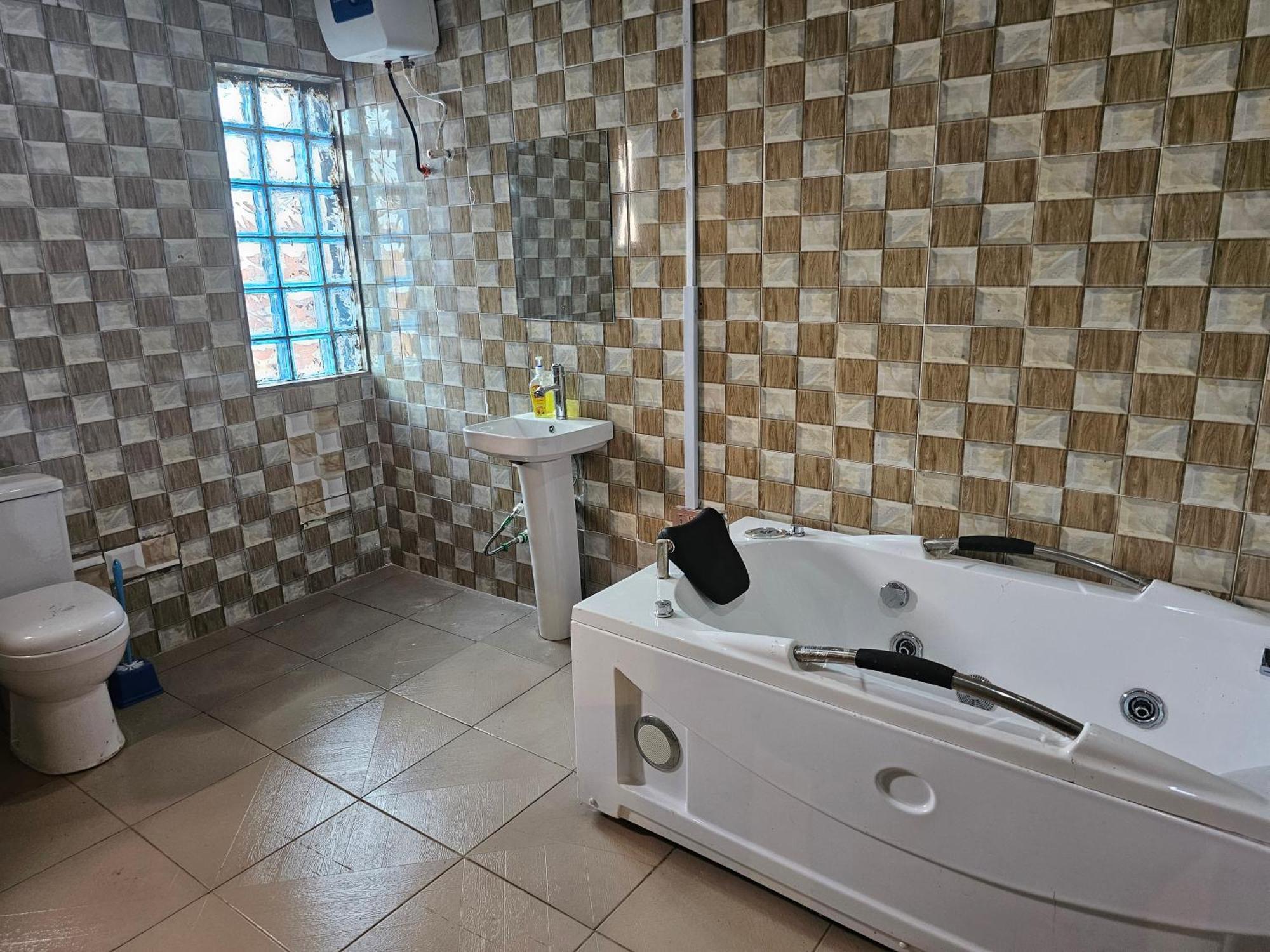 Bmh Hotel & Suites Ибадан Экстерьер фото